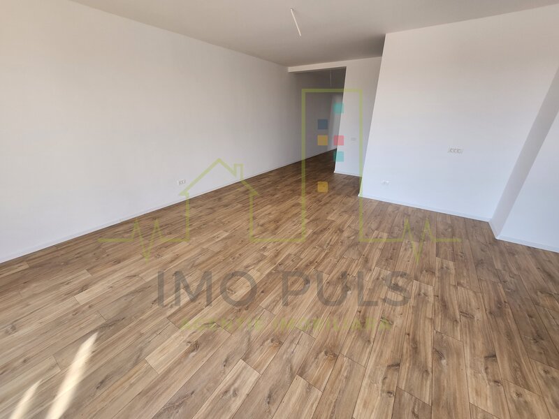 Timis Duplex pe parter. 2 Bai. 2 Dressing-uri. Terasa acoperita.