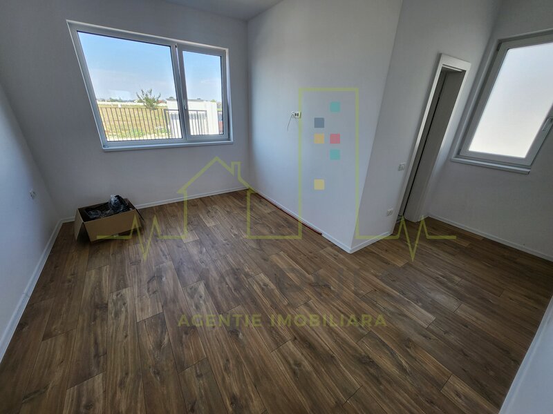 Timis Duplex pe parter. 2 Bai. 2 Dressing-uri. Terasa acoperita.