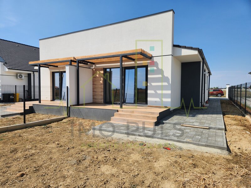 Timis Duplex pe parter. 2 Bai. 2 Dressing-uri. Terasa acoperita.