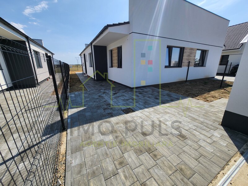 Timis Duplex pe parter. 2 Bai. 2 Dressing-uri. Terasa acoperita.